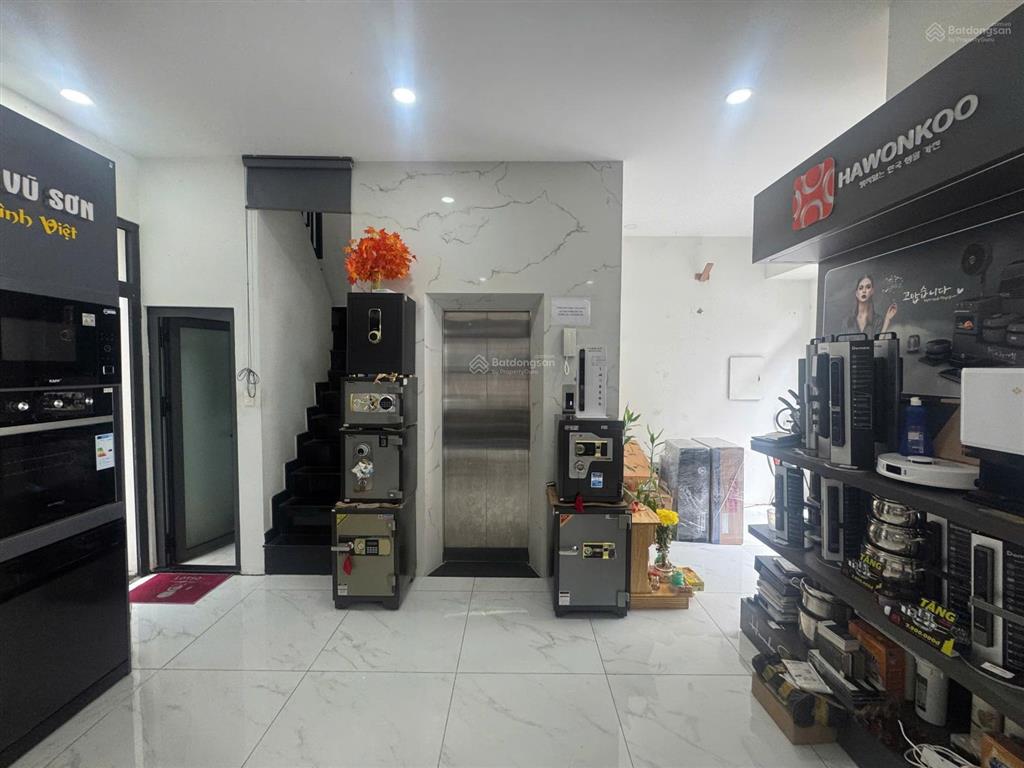 Nhà phố hoàn thiện thang máy 14 tỷ bao thuế phí, sẵn sổ tại vinhomes grand park quận 9