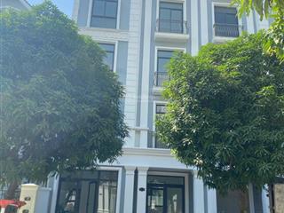 Cho thuê nhà phố 96m2 giá chỉ 29 triệu có thang máy tại vinhomes grand park quận 9