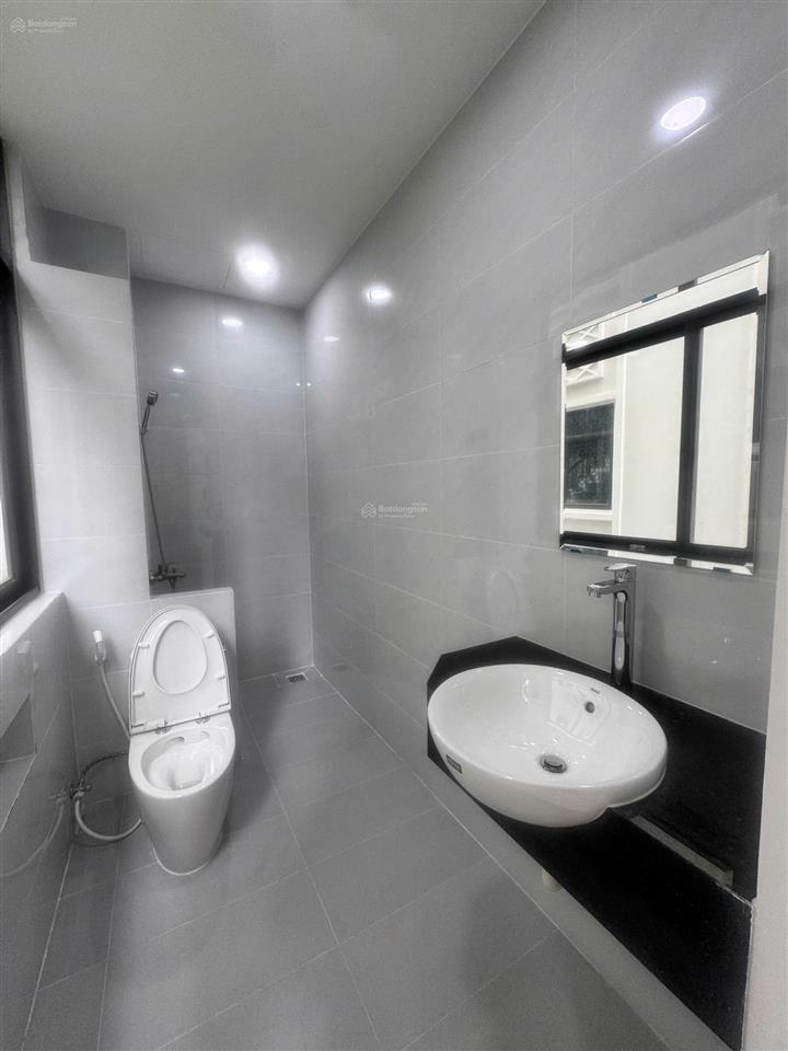 Cho thuê nhà phố 96m2 giá chỉ 29 triệu có thang máy tại vinhomes grand park quận 9