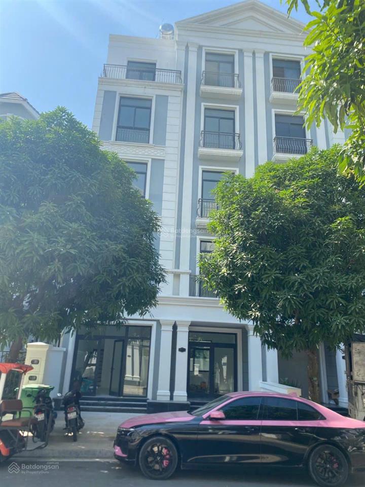 Cho thuê tầng nhà phố 144m2 chỉ 10 triệu có thang máy, máy lạnh tại vinhomes grand park
