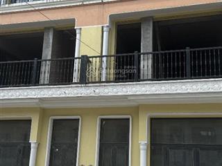 Bán nhà 4 tầng xây thô trung tâm sapa cơ hội đầu tư cực tốt giá cắt lỗ nhỉnh 6 tỷ