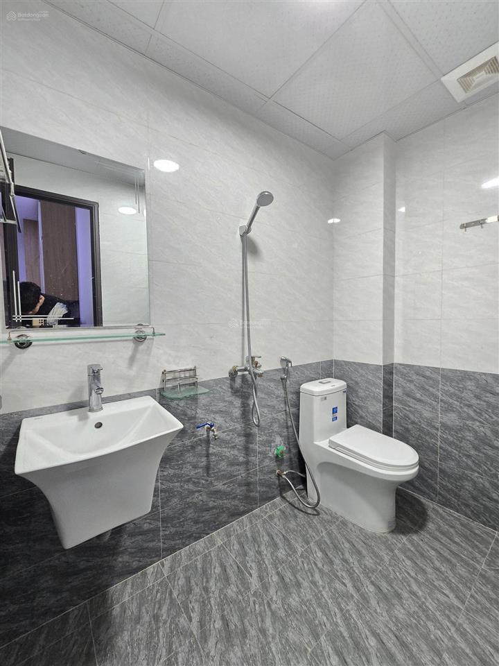 Chính chủ cho thuê phòng 5tr
địa chỉ ngõ 108 lò đúc. gần trường đại học và nhiều bệnh viện