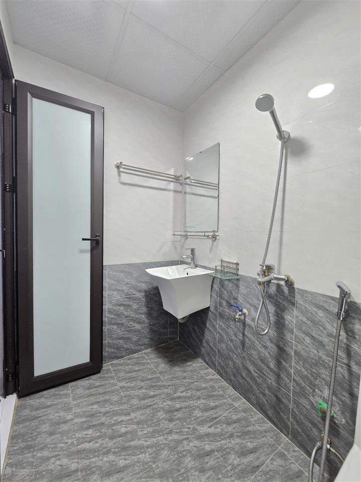 Chính chủ cho thuê phòng 5tr
địa chỉ ngõ 108 lò đúc. gần trường đại học và nhiều bệnh viện