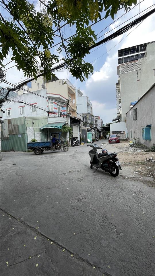 Bán nhà góc 2mt thông thoáng tiện kinh doanh buôn bán , làm nail spa đường xe tải thông