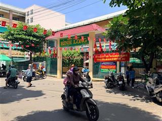 Mt đường số 3b đối diện trường học bình long
dt  4x6 đuc 1lau