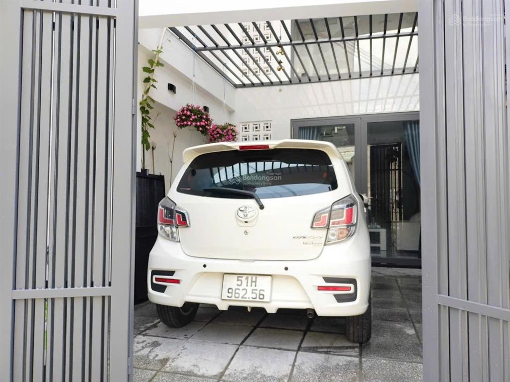 Nhà 1/ đường bia truyền thống thông tỉnh lộ 10. dt 4mx13m, đúc 4,5 tấm. hẻm 7m
