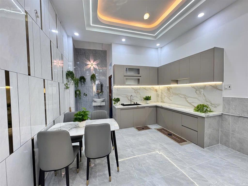 Nhà mới đẹp về ở liền. hẻm 8m, ko mất lg. 1 sẹc 840hl2 có nuớc nóng năng lượng