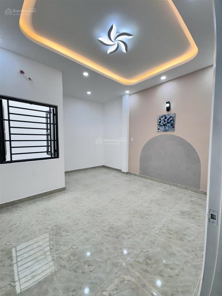 Nhà mới đẹp về ở liền. hẻm 8m, ko mất lg. 1 sẹc 840hl2 có nuớc nóng năng lượng