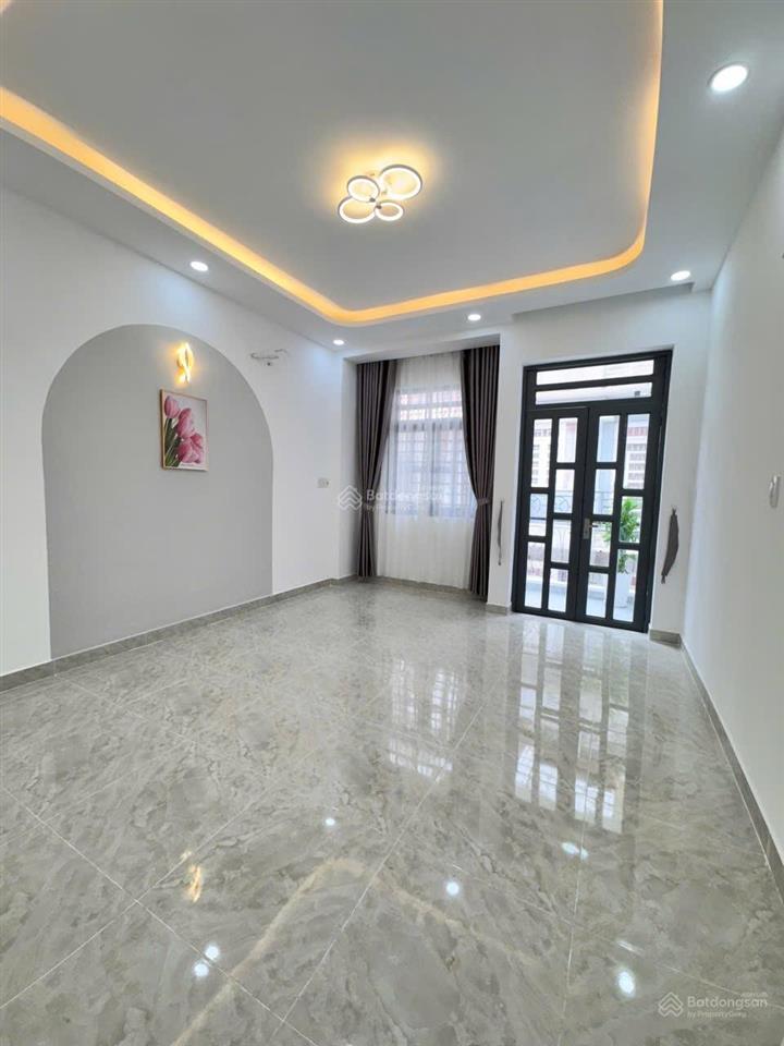 Nhà mới đẹp về ở liền. hẻm 8m, ko mất lg. 1 sẹc 840hl2 có nuớc nóng năng lượng