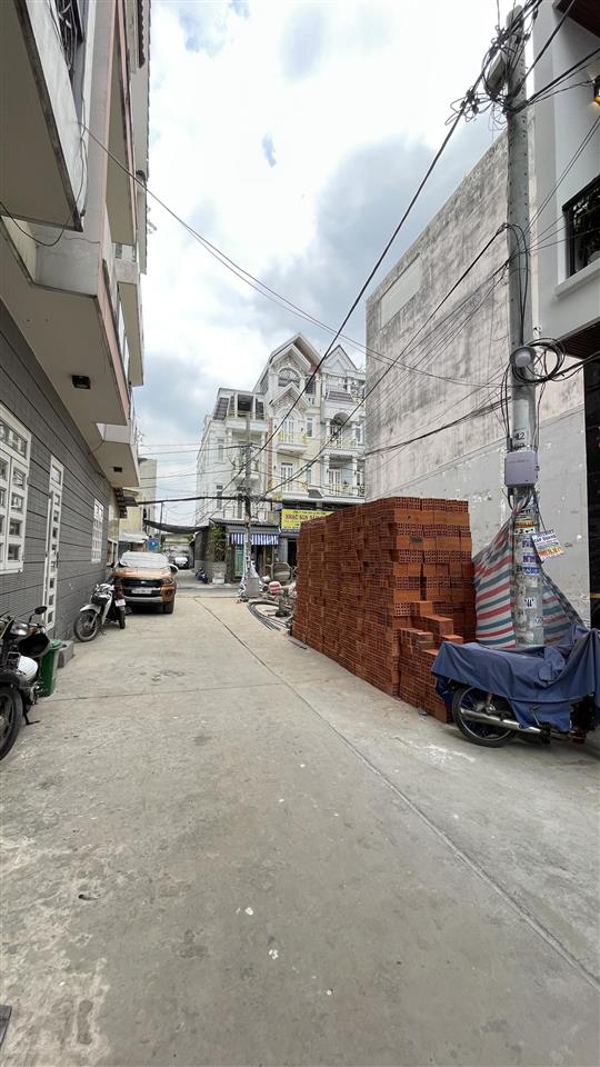 Nhà mới đẹp về ở liền. hẻm 8m, ko mất lg. 1 sẹc 840hl2 có nuớc nóng năng lượng