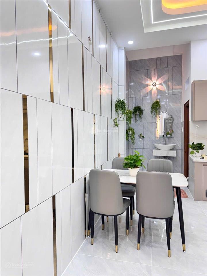 Nhà mới đẹp về ở liền. hẻm 8m, ko mất lg. 1 sẹc 840hl2 có nuớc nóng năng lượng