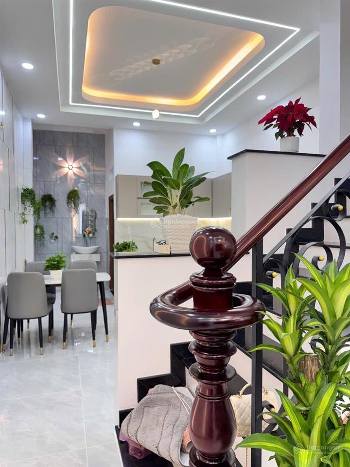 Nhà mới đẹp về ở liền. hẻm 8m, ko mất lg. 1 sẹc 840hl2 có nuớc nóng năng lượng