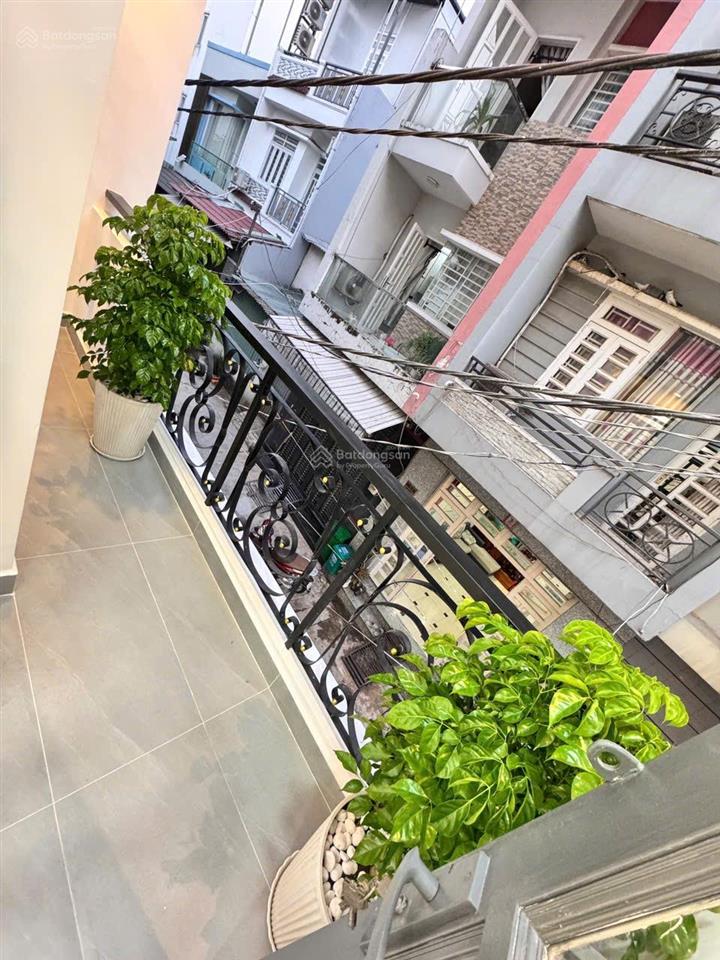 Nhà mới đẹp về ở liền. hẻm 8m, ko mất lg. 1 sẹc 840hl2 có nuớc nóng năng lượng