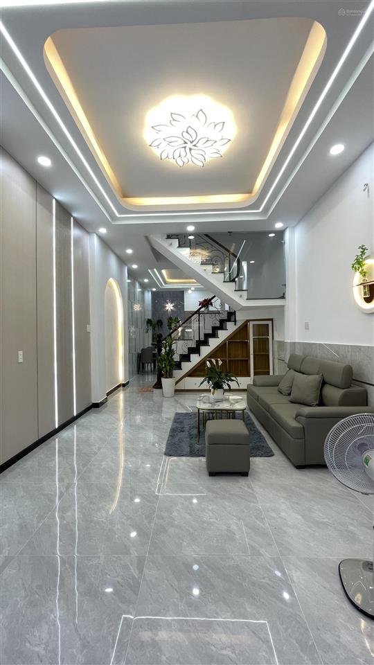 Nhà mới đẹp về ở liền. hẻm 8m, ko mất lg. 1 sẹc 840hl2 có nuớc nóng năng lượng