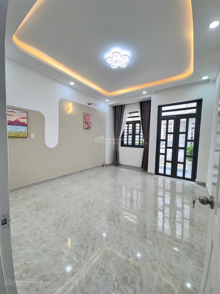 Nhà mới đẹp về ở liền. hẻm 8m, ko mất lg. 1 sẹc 840hl2 có nuớc nóng năng lượng