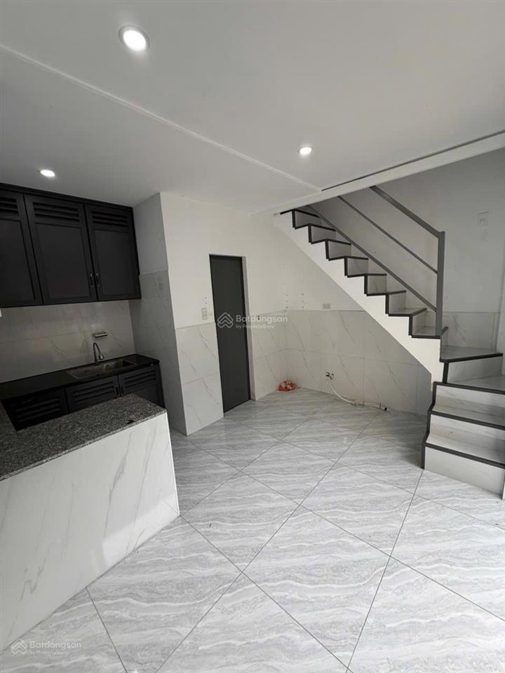 Bán nhà sổ hồng riêng hoàn công đầy đủ. diện tích 4m05 m x 4m, bán giá 2 tỷ 590 bớt lộc