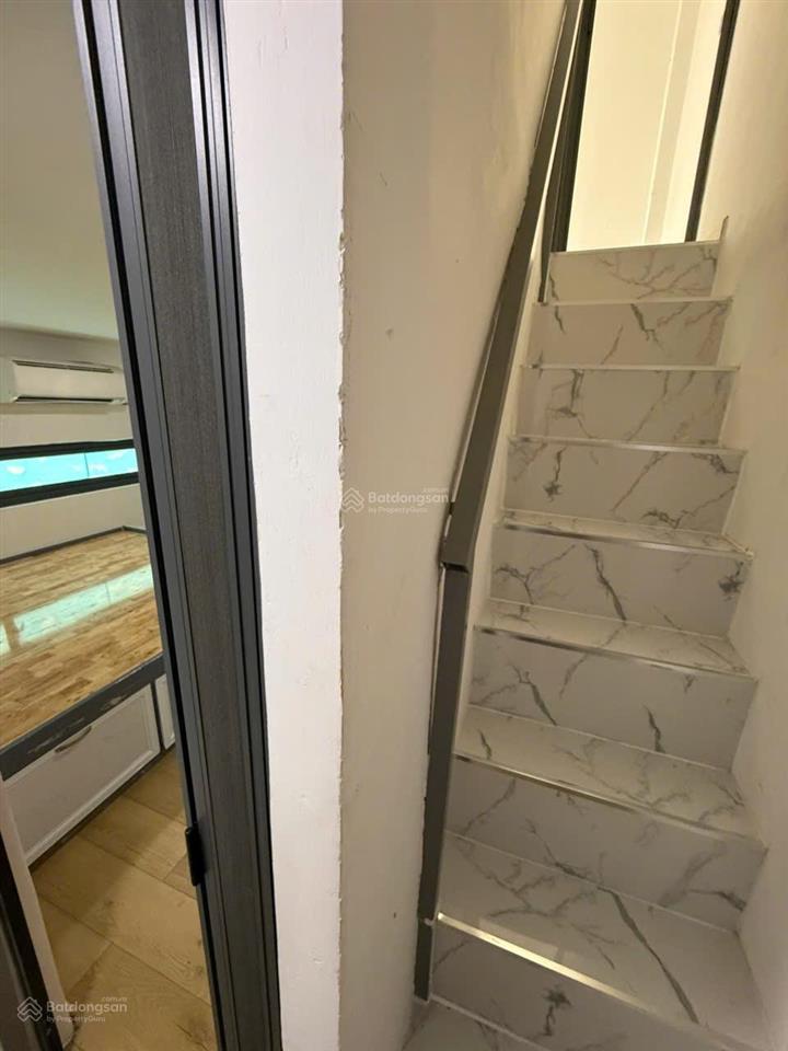 Bán nhà sổ hồng riêng hoàn công đầy đủ. diện tích 4m05 m x 4m, bán giá 2 tỷ 590 bớt lộc