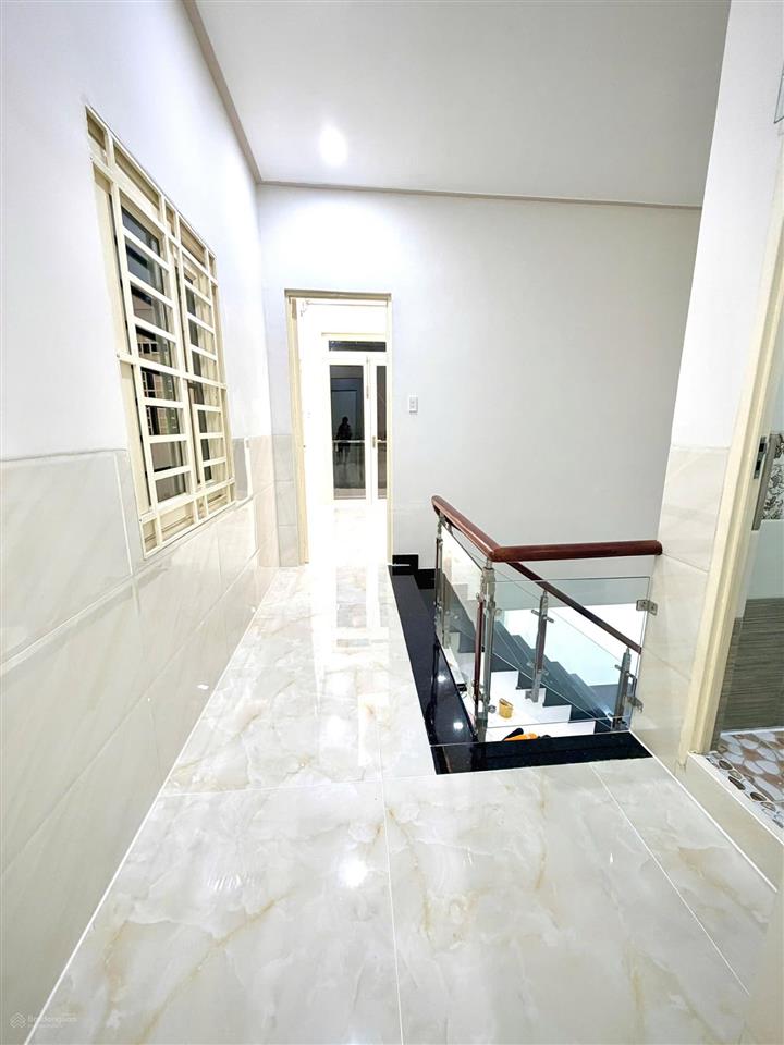 Nhà bán hẻm 1/ đường văn cao  q.tân phú giá  5tỷ350 tl
d/t  4 x 11m, cn 44m, sàn 87m