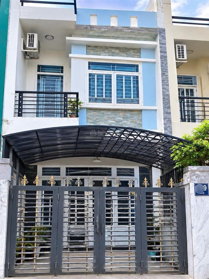 Nhà bán hẻm 1/ đường lk 45. bình tân dt. 4m x 18m. đúc. 1 trệt 1 lầu btct nhà cứng c