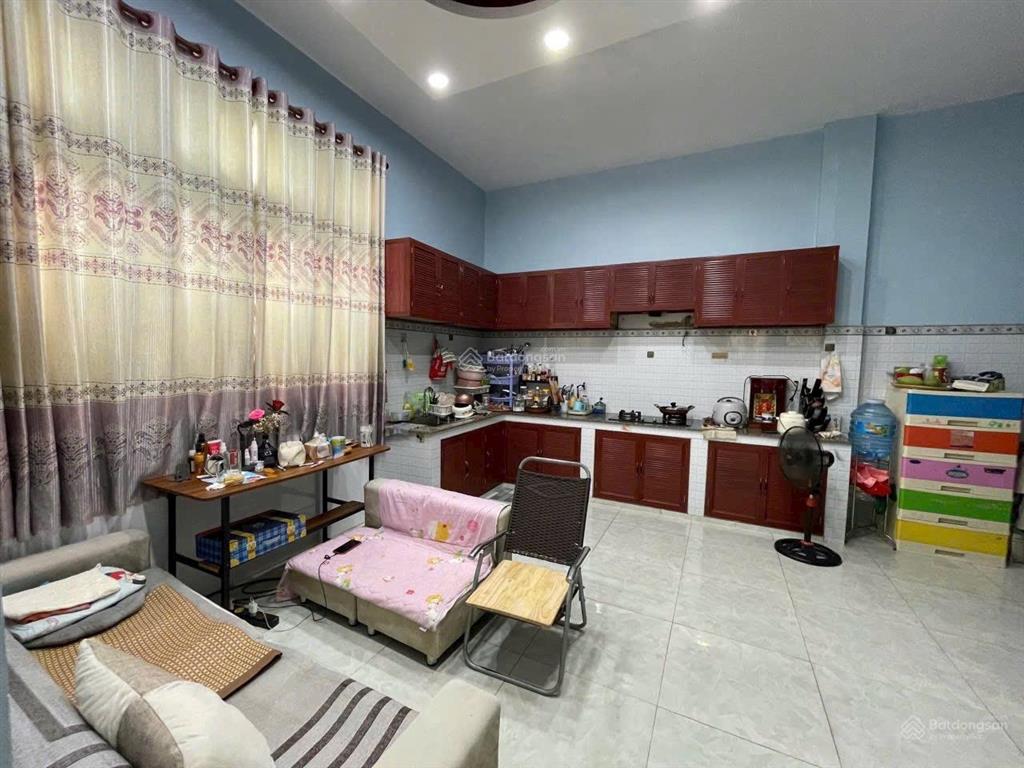 Nhà ngang 7m x 11m, đúc 1 lầu, nhà góc 2 mặt tiền hẻm xe hơi tới cửa giáp q6