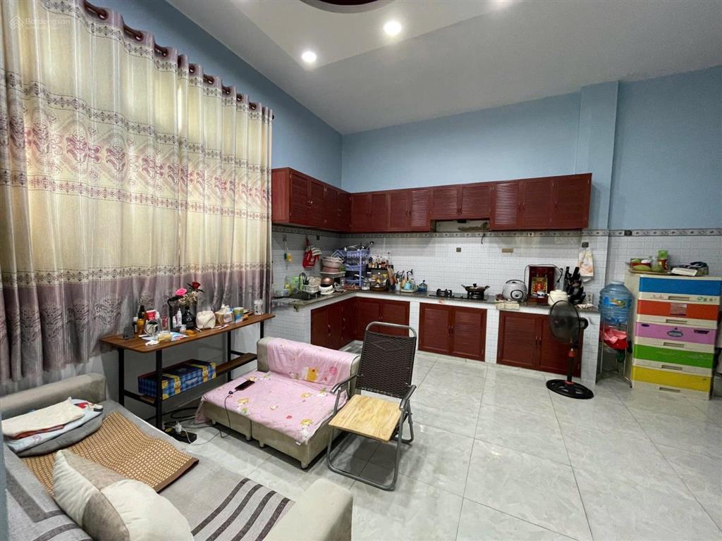 Nhà ngang 7m x 11m, đúc 1 lầu, nhà góc 2 mặt tiền hẻm xe hơi tới cửa giáp q6