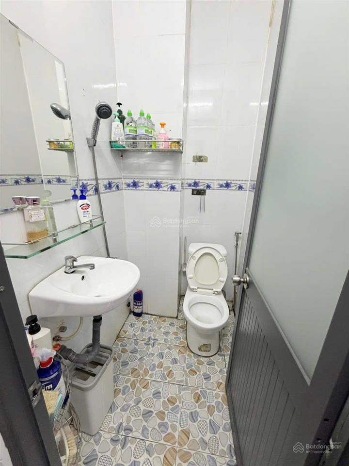 Nhà giá rẻ q11
nhà mới 3.5 tấm hẻm 6m cách mt 1 căn
hẻm 1/. đường 100 bình thới q11 giá 4tỷ580 t