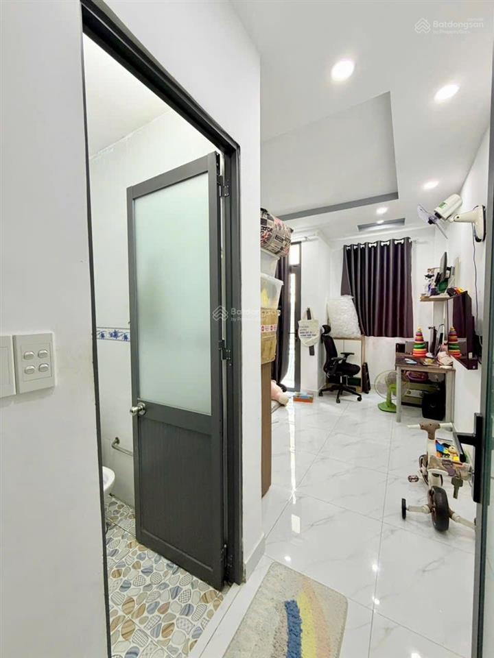 Nhà giá rẻ q11
nhà mới 3.5 tấm hẻm 6m cách mt 1 căn
hẻm 1/. đường 100 bình thới q11 giá 4tỷ580 t