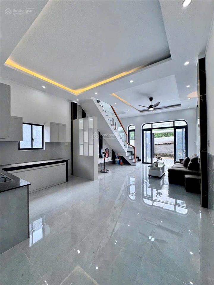 Siêu đẹp 5x18m góc 2 mặt tiền cực kì thoáng sổ hồng riêng thổ cư 650 triệu nhận nhà