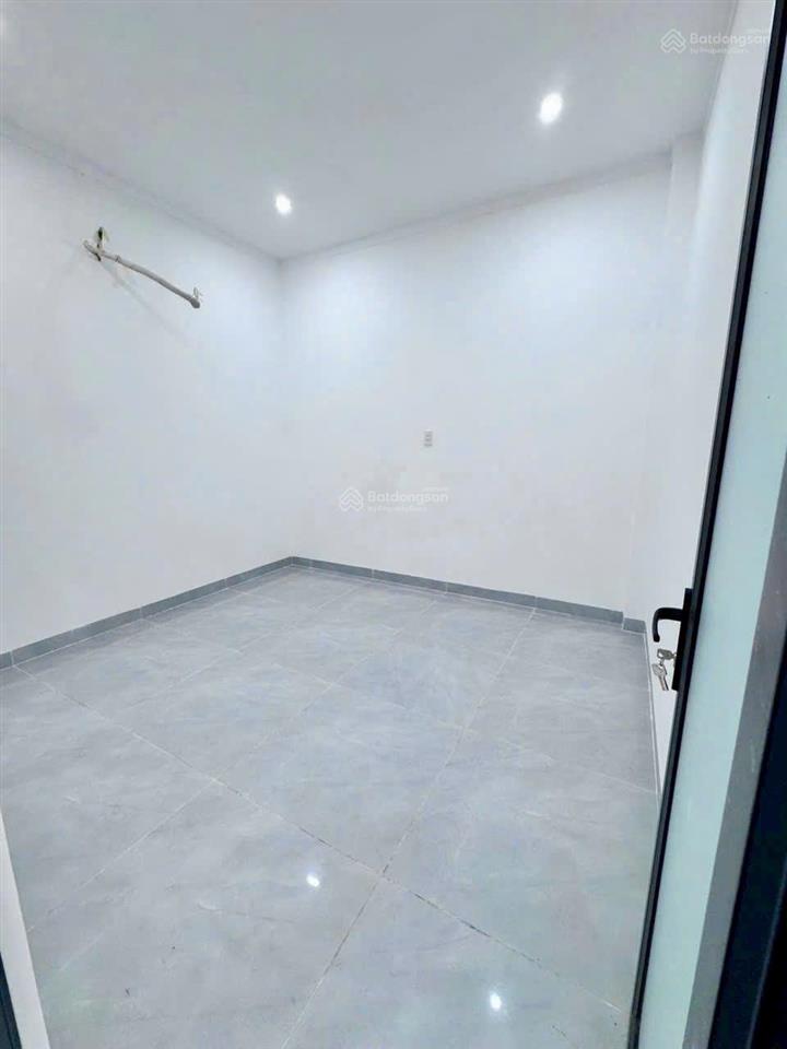 Siêu đẹp 5x18m góc 2 mặt tiền cực kì thoáng sổ hồng riêng thổ cư 650 triệu nhận nhà