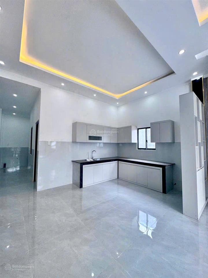 Siêu đẹp 5x18m góc 2 mặt tiền cực kì thoáng sổ hồng riêng thổ cư 650 triệu nhận nhà