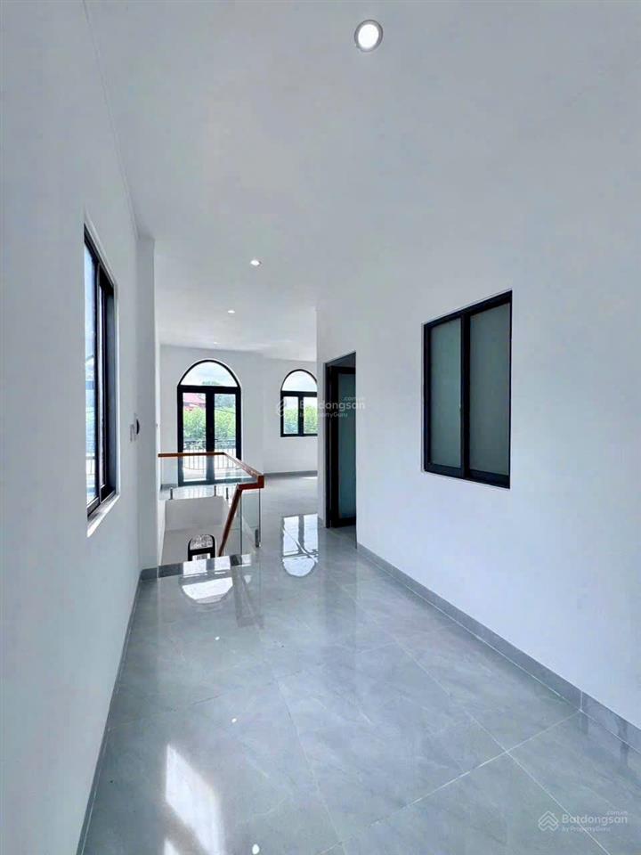 Siêu đẹp 5x18m góc 2 mặt tiền cực kì thoáng sổ hồng riêng thổ cư 650 triệu nhận nhà