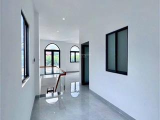 Siêu đẹp 5x18m góc 2 mặt tiền cực kì thoáng sổ hồng riêng thổ cư 650 triệu nhận nhà