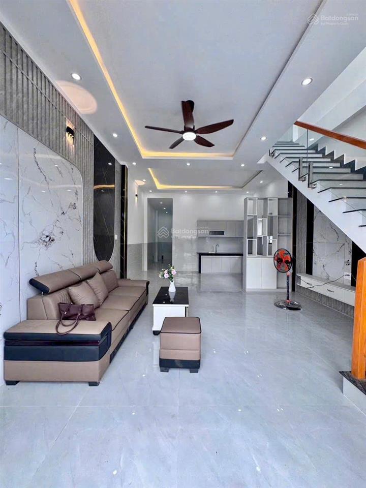Siêu đẹp 5x18m góc 2 mặt tiền cực kì thoáng sổ hồng riêng thổ cư 650 triệu nhận nhà
