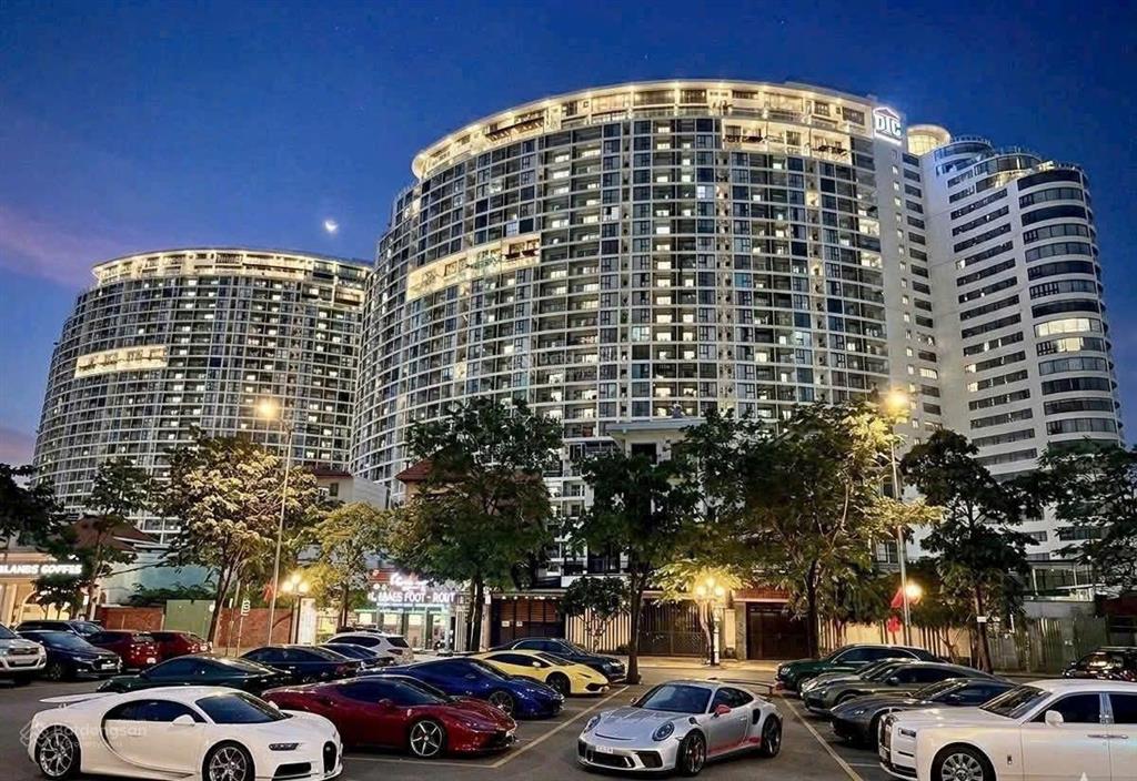 (lô góc) ngang 18m, hướng đông nam chỉ 9,2 tỷ, xem ngay. có giá đầu tư cho khách mua nhanh.