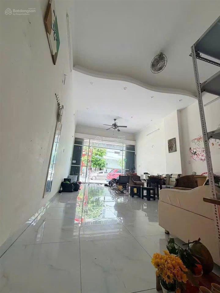 Nhà 3 lầu mặt tiền lương thế vinh 11 triệu/tháng, vị trí đắc địa, xem ngay