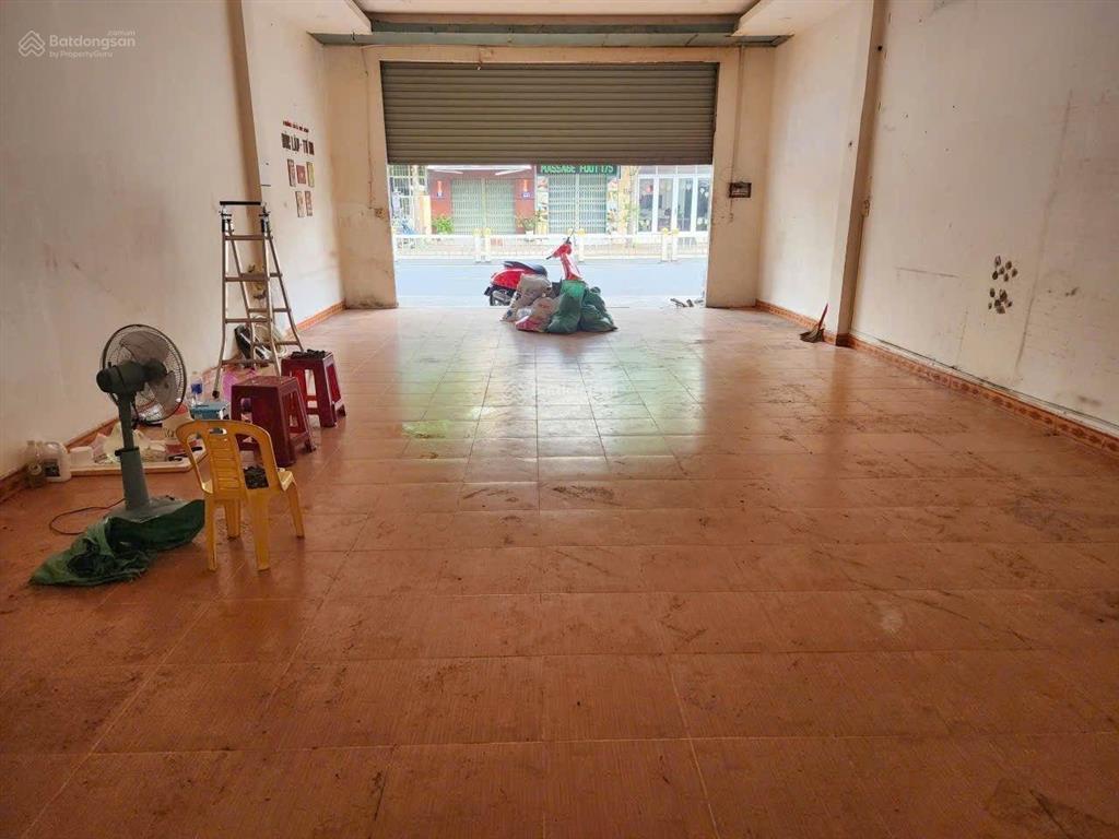Mặt bằng 30/4 ngang 6,5m, 14 triệu/tháng ngay chợ, trường học, kcn đông xuyên, xem ngay