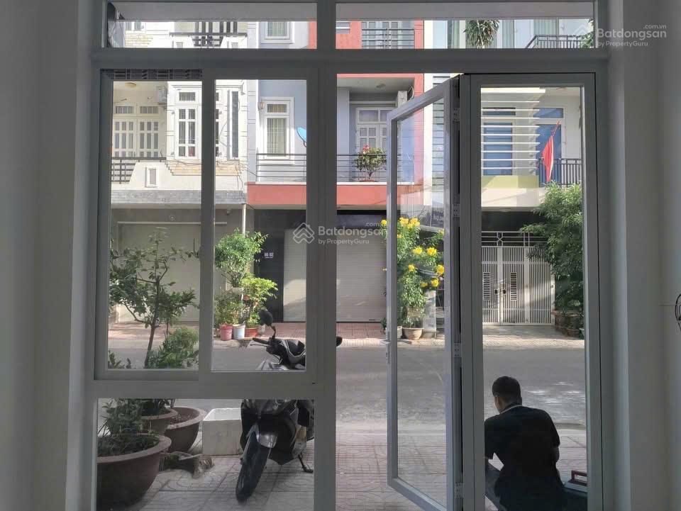 Cho thuê 1 trệt 2 lầu 10 triệu, vị trí đẹp, tiện kinh doanh, xem ngay