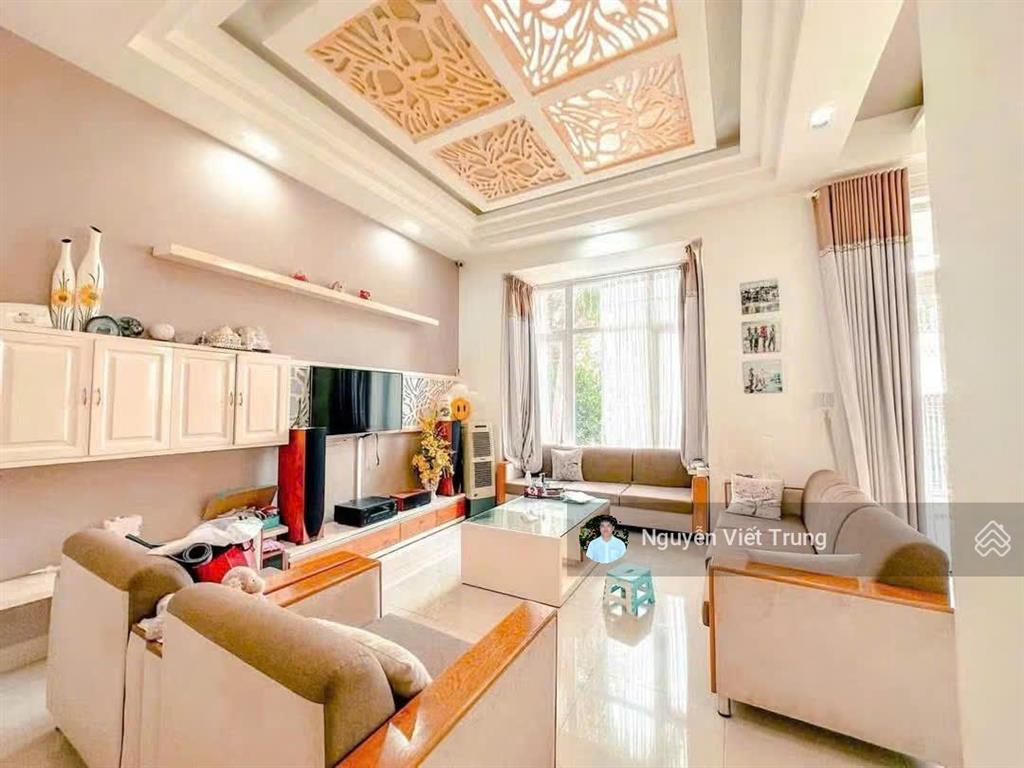 Cho thuê biệt thự p.7, vũng tàu  giá 20 triệu/tháng  nhà mới sửa lại đầy đủ nội thất, xem ngay.