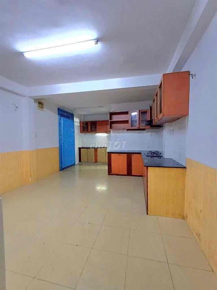 Cho thuê nhà Nguyễn Kiệm - 3 tầng sân thượng - 4 phòng ngủ