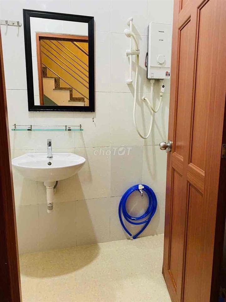 Cho thuê nhà gần khu ẩm thực Phan Xích Long - 3.5 x 8m - 2 phòng ngủ