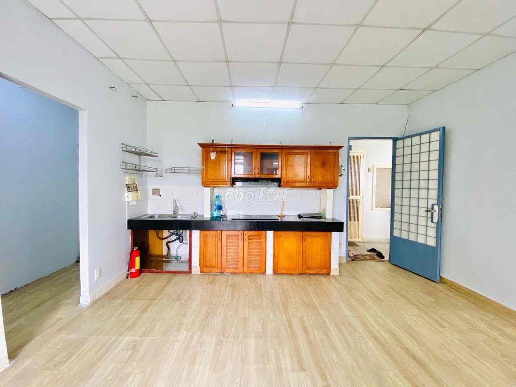 Căn hộ lầu 5 - Chung cư 675 Nguyễn Kiệm - 2PN,Ngay Công viên Gia Định