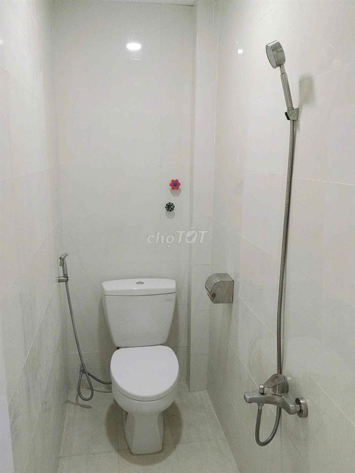 Mặt bằng kinh doanh Lê Văn Sỹ - 3.2 x 8m - có wc riêng - được ở lại
