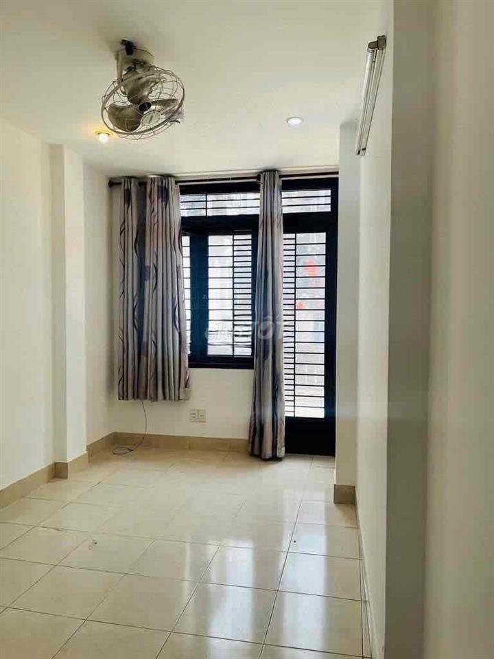 Mặt tiền kinh doanh Cô Giang - 3.2 x 9m - 4 tầng - 4 phòng ngủ