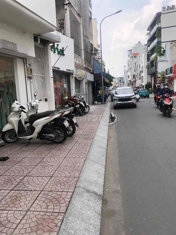 Mặt tiền Huỳnh Văn Bánh - 4 x 17m - trệt 2 lầu suốt