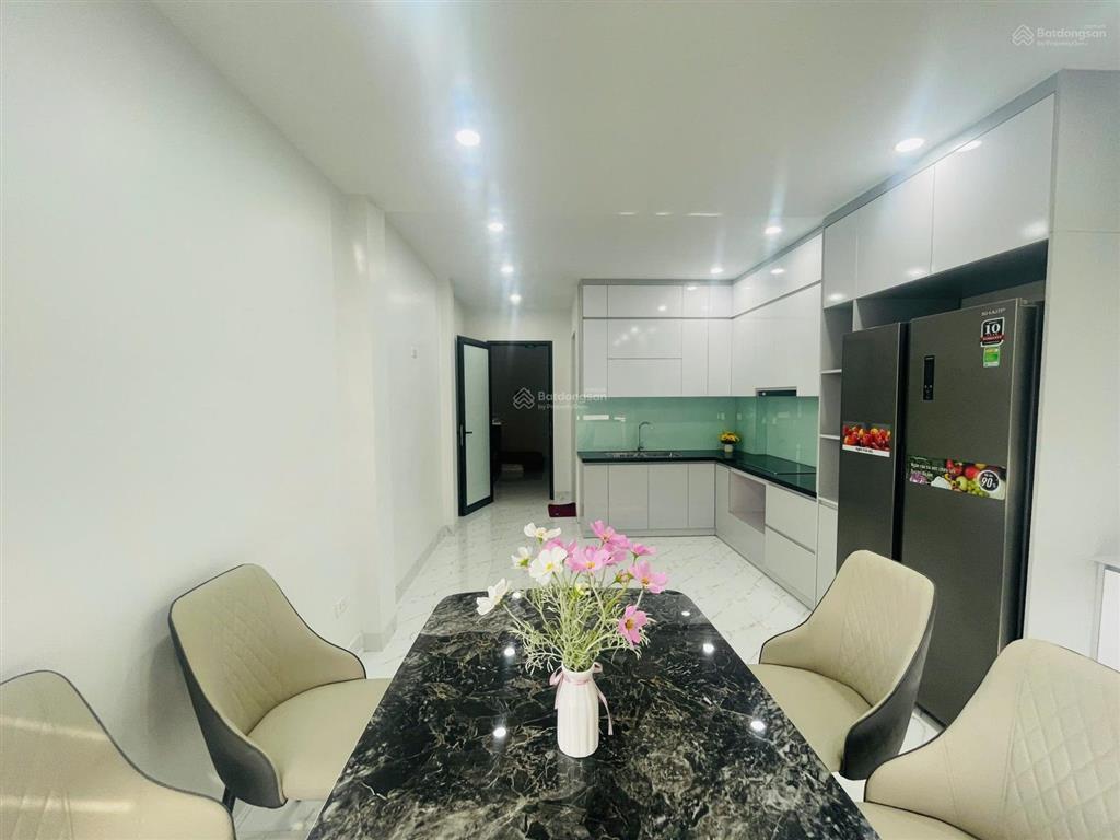 Hiếm! phân khúc 8 tỷ, 35m2x6t thang máy, vài bước ra ôtô, bãi xe sát nhà phố phạm văn đồng, cổ nhuế