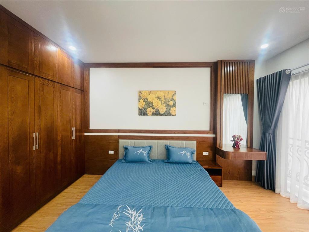 Hiếm! phân khúc 8 tỷ, 35m2x6t thang máy, vài bước ra ôtô, bãi xe sát nhà phố phạm văn đồng, cổ nhuế