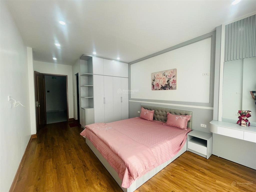 Hiếm! phân khúc 8 tỷ, 35m2x6t thang máy, vài bước ra ôtô, bãi xe sát nhà phố phạm văn đồng, cổ nhuế