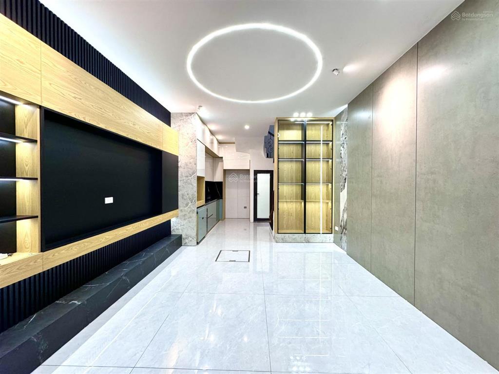 Cực hiếm! nhà đẹp 35m2x5t full nội thất  nhỉnh 10 tỷ  ôtô đỗ cổng  ngõ thông phố xuân la, tây hồ