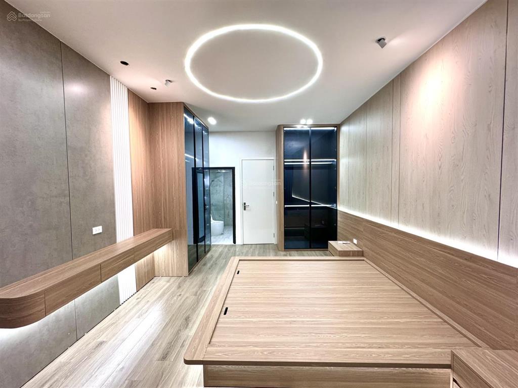 Cực hiếm! nhà đẹp 35m2x5t full nội thất  nhỉnh 10 tỷ  ôtô đỗ cổng  ngõ thông phố xuân la, tây hồ