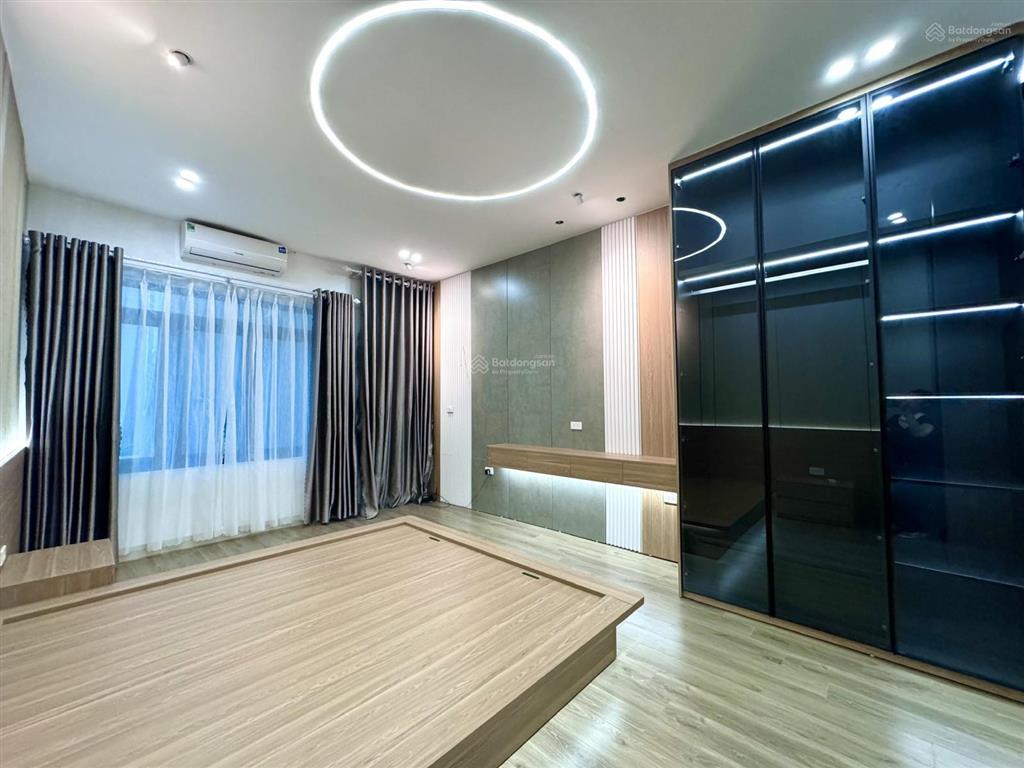 Cực hiếm! nhà đẹp 35m2x5t full nội thất  nhỉnh 10 tỷ  ôtô đỗ cổng  ngõ thông phố xuân la, tây hồ
